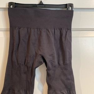 Lazuli Label Scrunch Seamless Medium